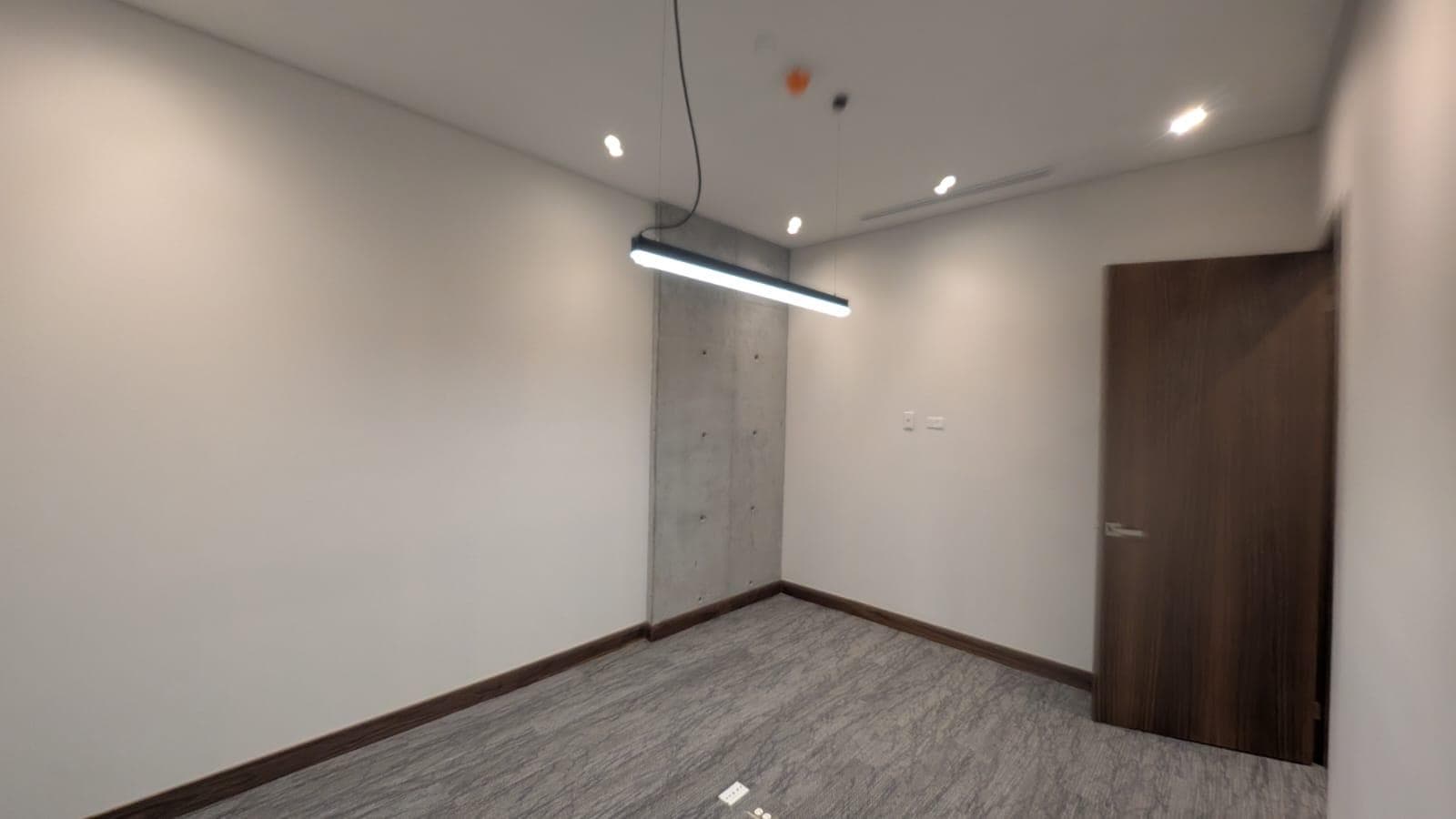 FULLY EQUIPPED OFFICE FOR RENT