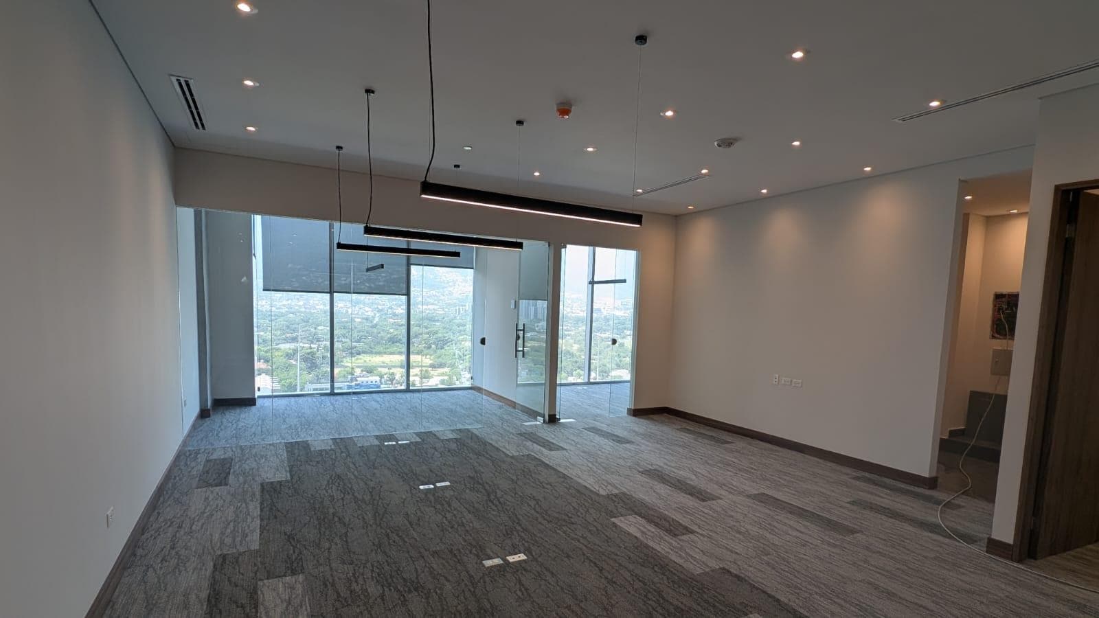 FULLY EQUIPPED OFFICE FOR RENT