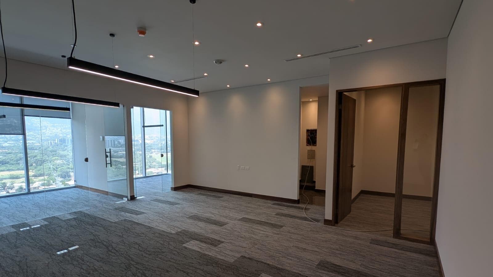 FULLY EQUIPPED OFFICE FOR RENT