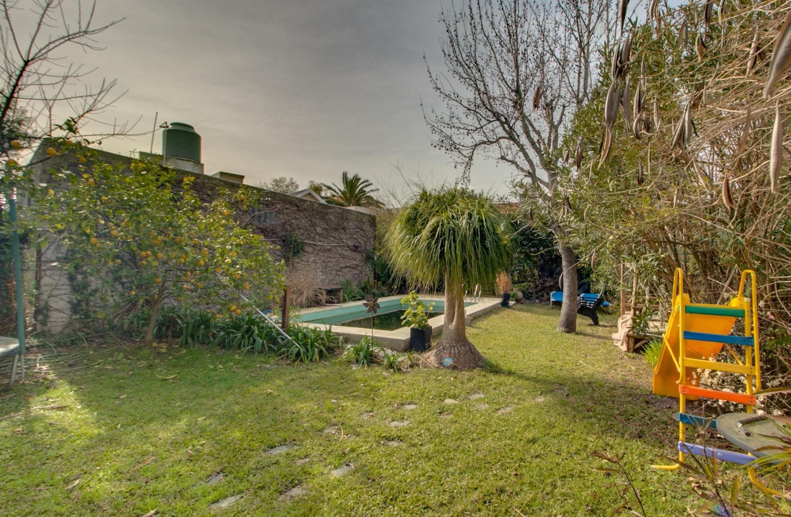 HOUSE FOR SALE AT 493 bis and 16. It has 350 m², with 170 m² of indoor space, 4 bedrooms, and a pool