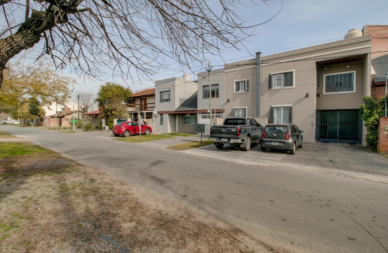 HOUSE FOR SALE AT 493 bis and 16. It has 350 m², with 170 m² of indoor space, 4 bedrooms, and a pool
