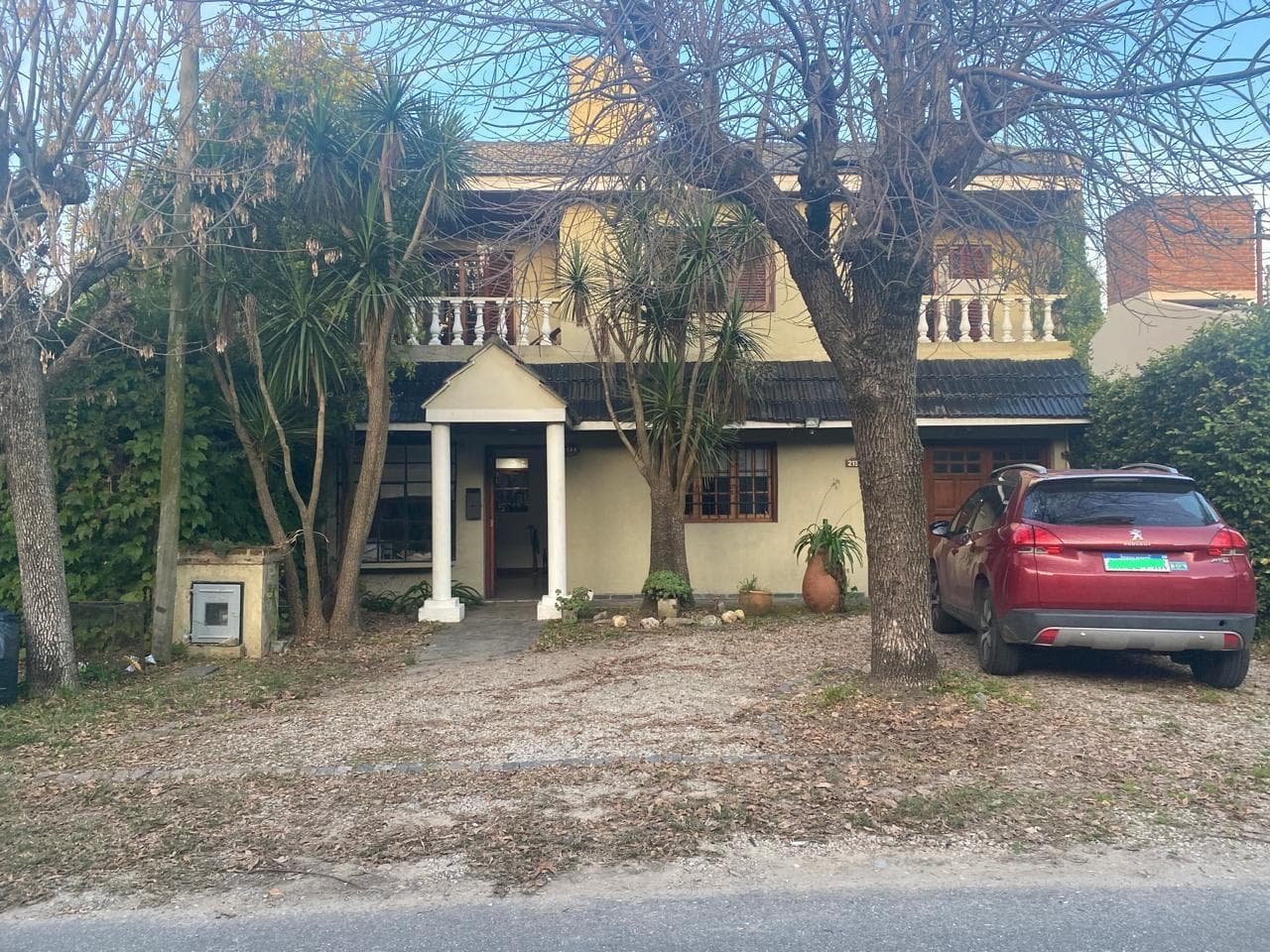 HOUSE FOR SALE AT 493 bis and 16. It has 350 m², with 170 m² of indoor space, 4 bedrooms, and a pool