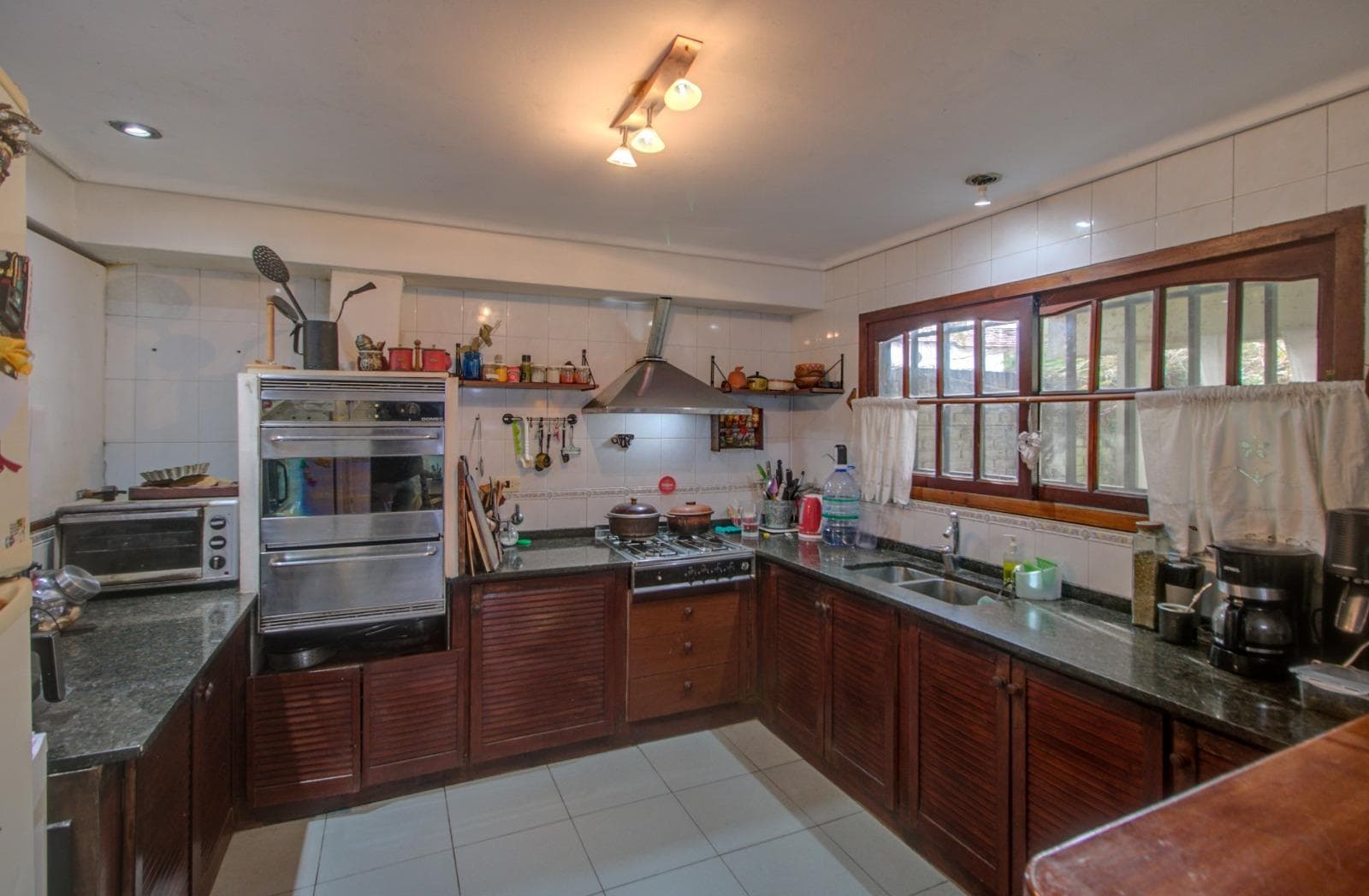 HOUSE FOR SALE AT 493 bis and 16. It has 350 m², with 170 m² of indoor space, 4 bedrooms, and a pool
