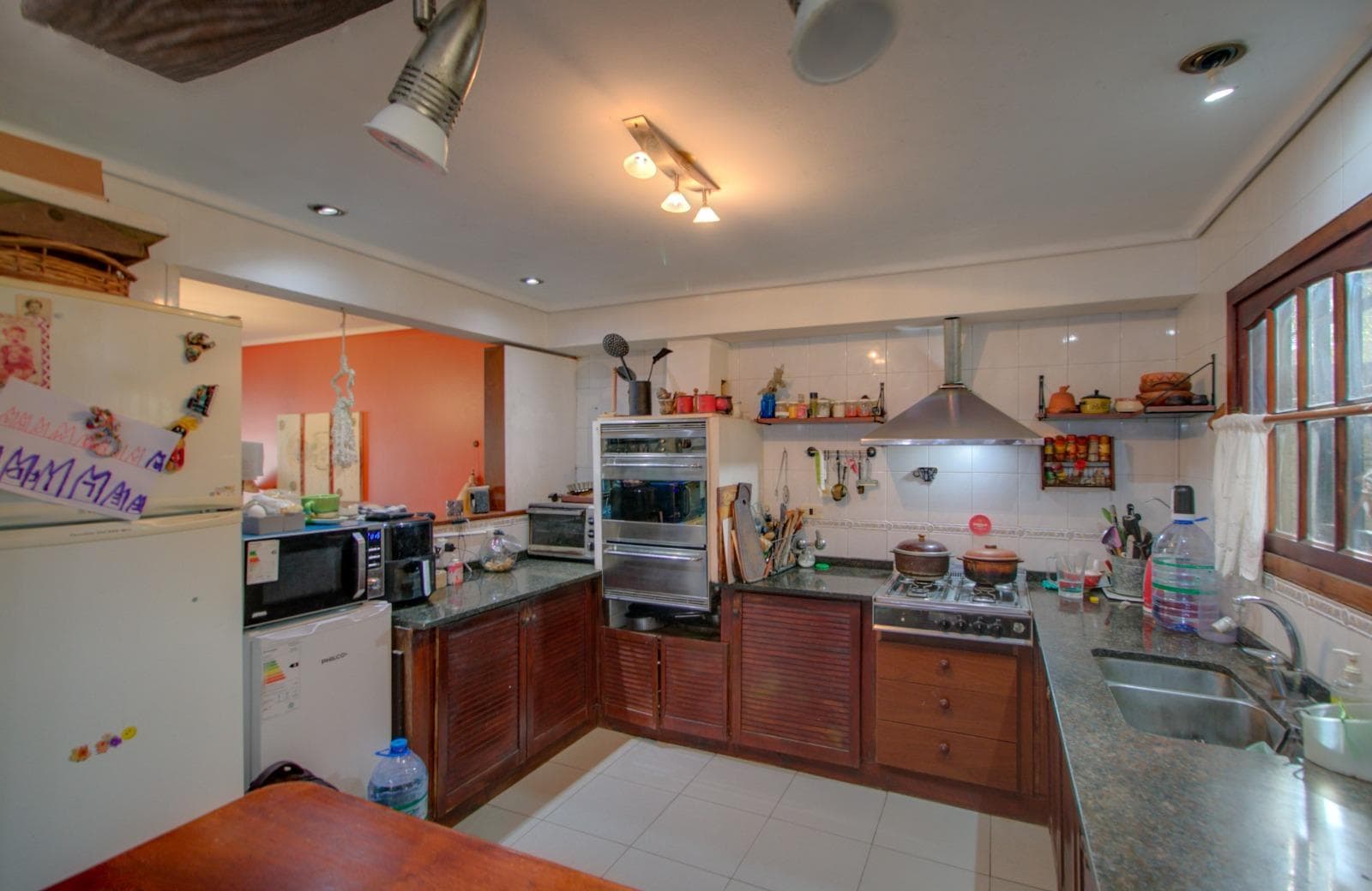HOUSE FOR SALE AT 493 bis and 16. It has 350 m², with 170 m² of indoor space, 4 bedrooms, and a pool