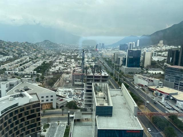 OFFICE FOR RENT IN VALLE ORIENTE