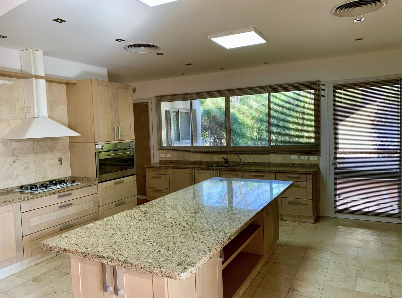 Q2 Stay - High-End Home - 4 Bedrooms - Guest Room