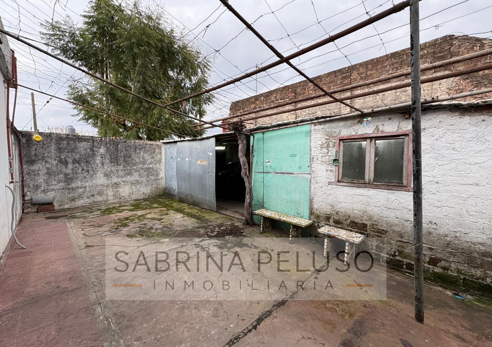 4-ROOM HOUSE FOR SALE - CASTELAR
