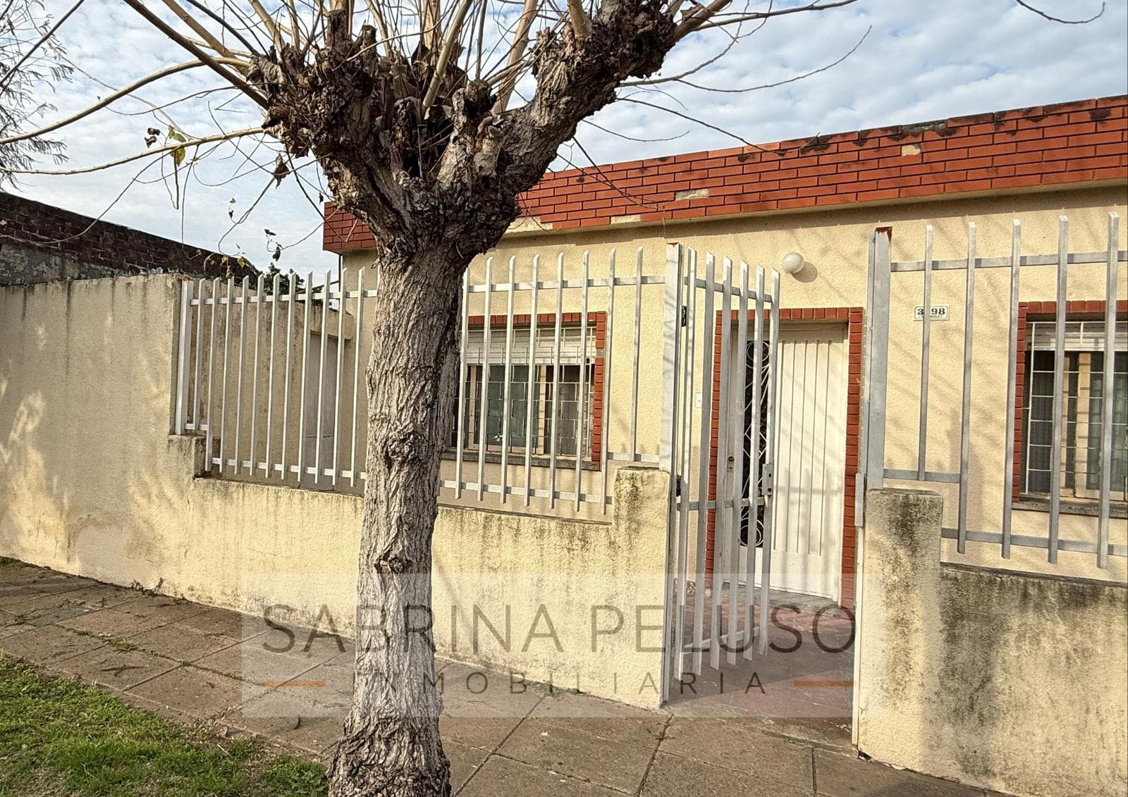 4-ROOM HOUSE FOR SALE - CASTELAR