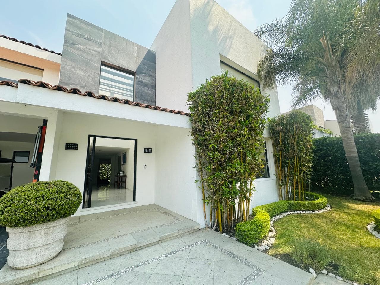 HOUSE FOR SALE IN EL CAMPANARIO, QUERÉTARO