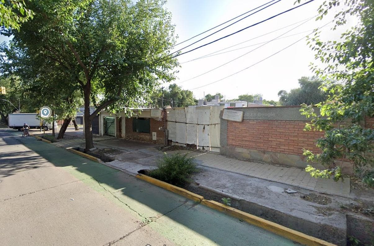 FOR SALE - 600 m2 lot with 20 m of frontage - IDEAL FOR REAL ESTATE DEVELOPMENT