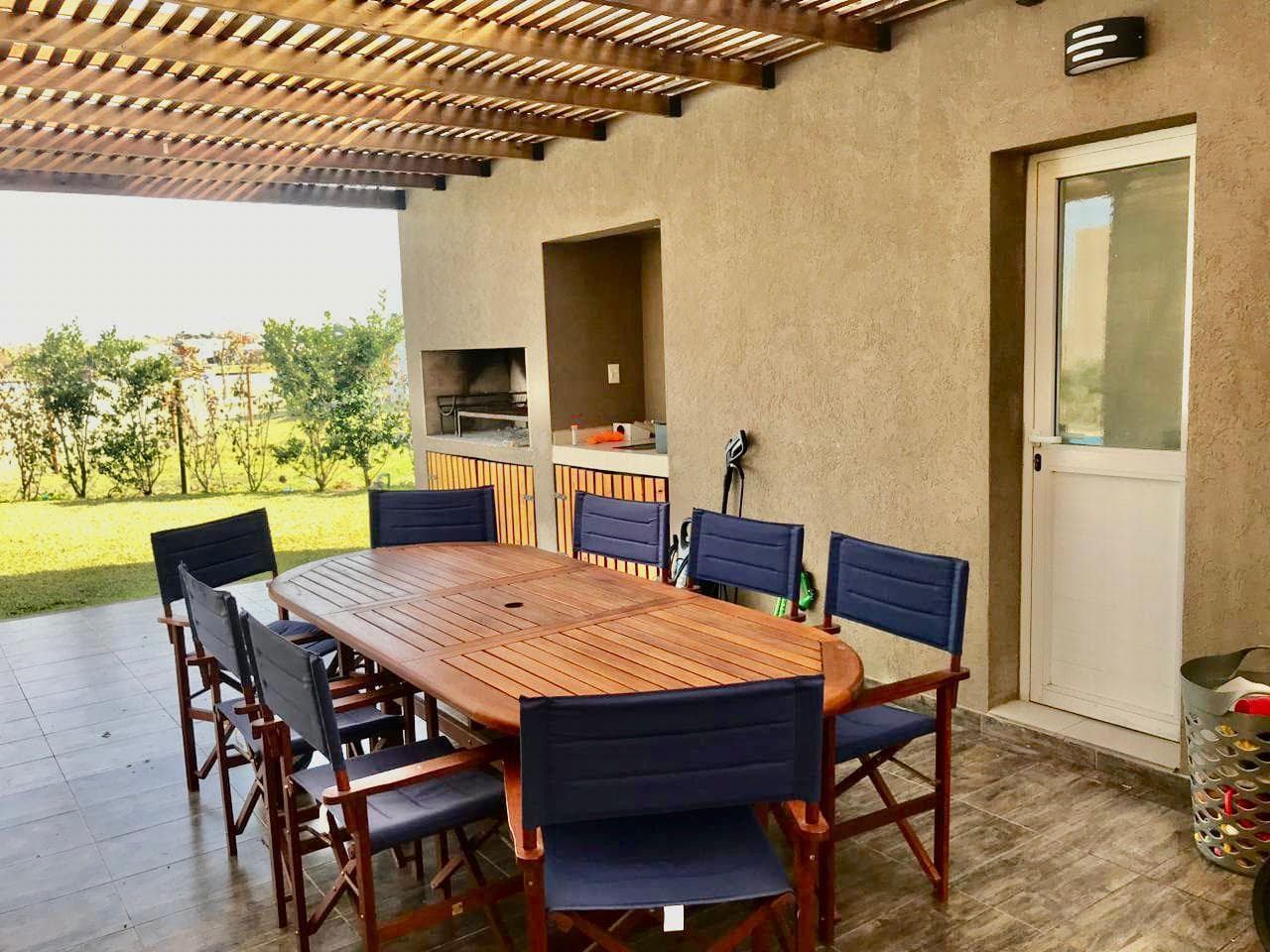 House for Sale - 4 Rooms in Cantón Golf