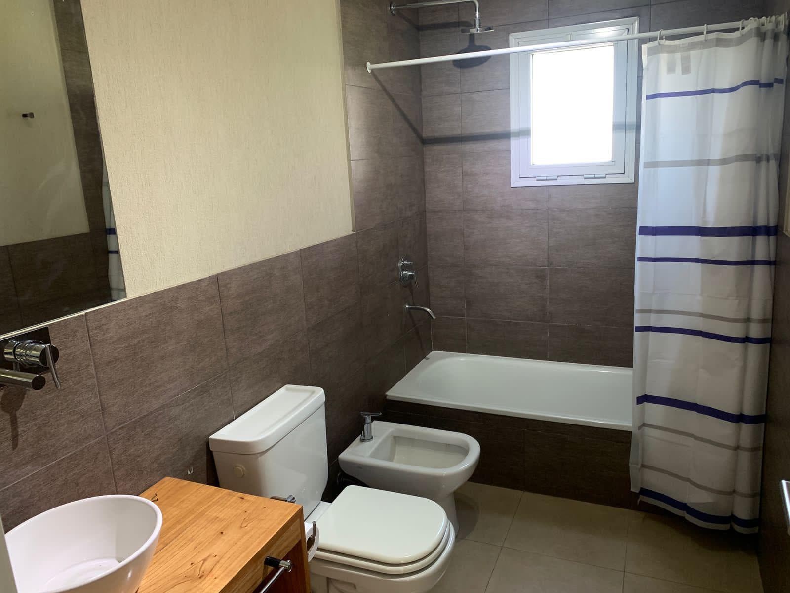House for Sale - 4 Rooms in Cantón Golf