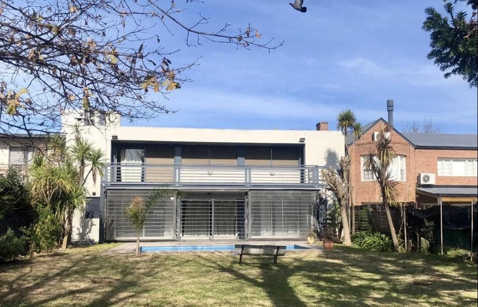 House for sale at 509 and 23 Gonnet, built on a 15 x 50 lot, with a floor area of 280 cubic meters.