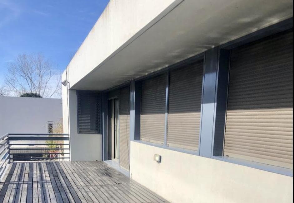House for sale at 509 and 23 Gonnet, built on a 15 x 50 lot, with a floor area of 280 cubic meters.