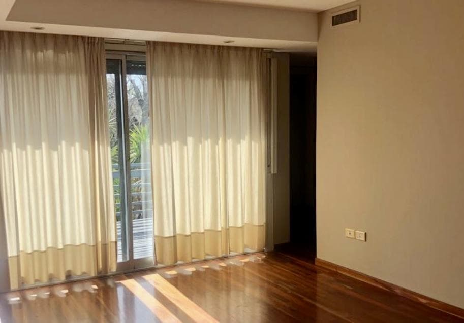 House for sale at 509 and 23 Gonnet, built on a 15 x 50 lot, with a floor area of 280 cubic meters.