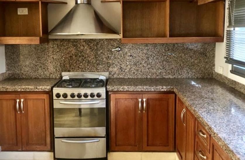 House for sale at 509 and 23 Gonnet, built on a 15 x 50 lot, with a floor area of 280 cubic meters.