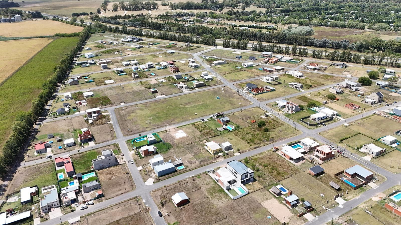 360 m² lot for sale in the Cardales Chico neighborhood. Immediate possession and title transfer. No maintenance fees.