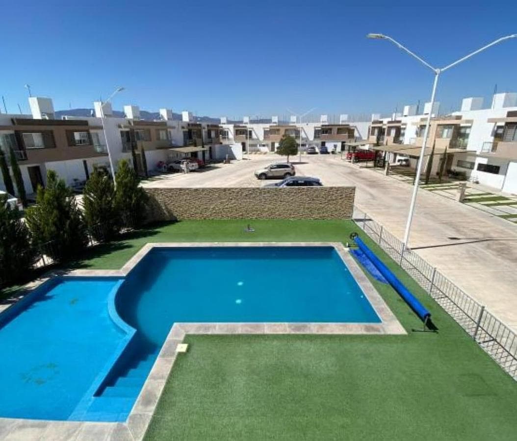 HOUSE FOR SALE IN THE POZOS RESIDENTIAL NEIGHBORHOOD