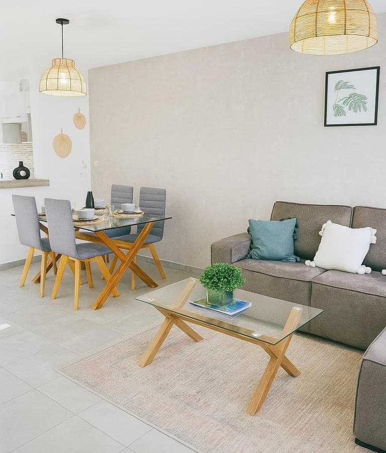 HOUSE FOR SALE IN THE POZOS RESIDENTIAL NEIGHBORHOOD