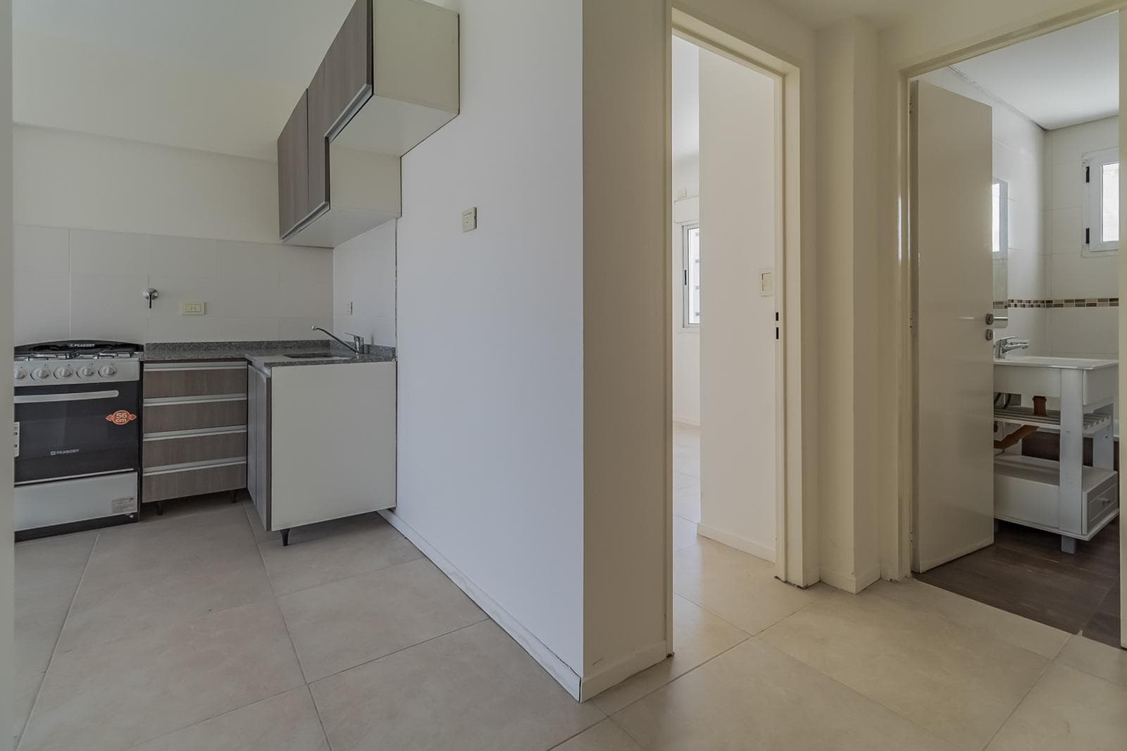 For Sale, Apartment, 2 Rooms, Balcony, Street-Facing, Suitable for Professionals, Flores Norte
