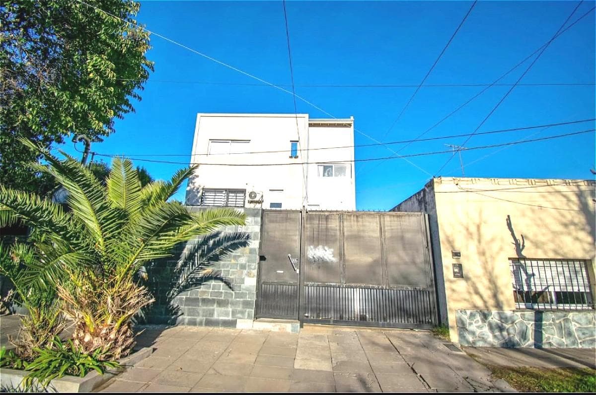 Apartment - Downtown Pilar: 2-room apartment with garage and terrace. Financing available.