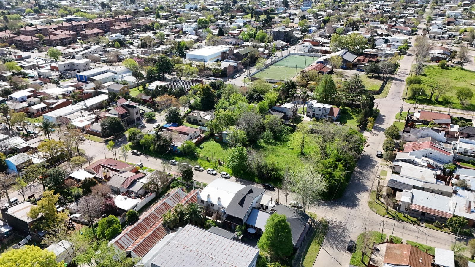 Land for Sale. Warehouse Lot. Total area of 727 m2. With deed. Downtown Campana