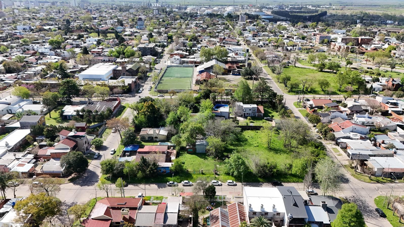Land for Sale. Warehouse Lot. Total area of 727 m2. With deed. Downtown Campana