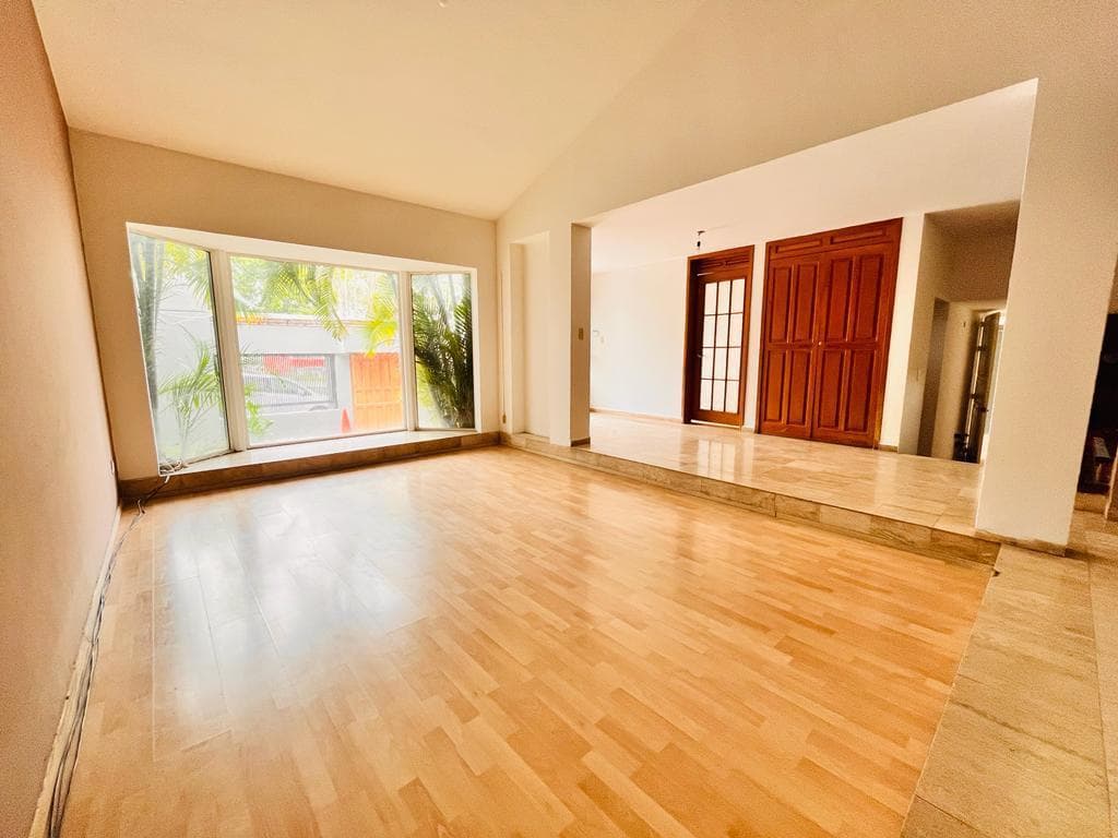HOUSE FOR RENT FOR COMMERCIAL USE