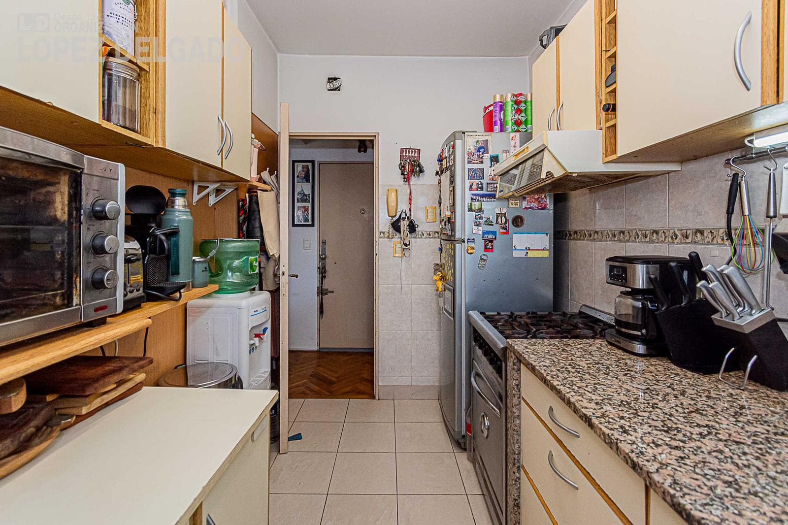 3-Bedroom Apartment with an Unobstructed View of the Street in Villa del Parque