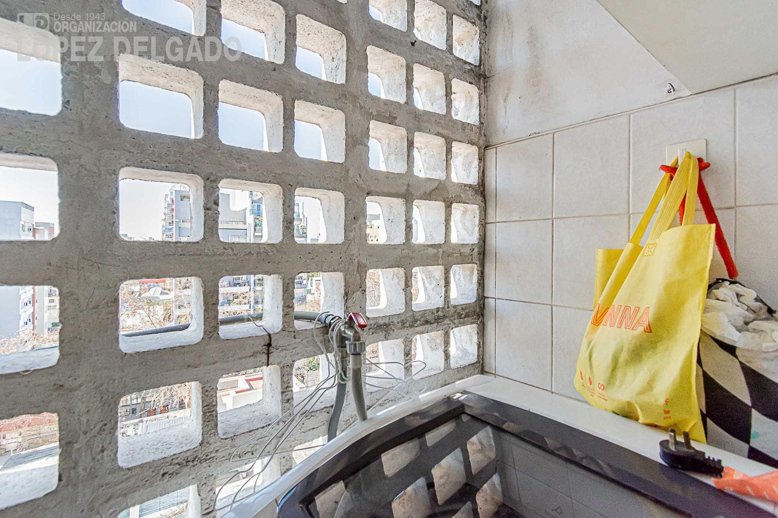 3-Bedroom Apartment with an Unobstructed View of the Street in Villa del Parque