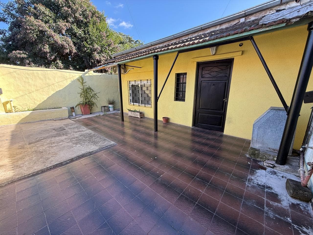 House for sale in Villa de Mayo, with or without rental income