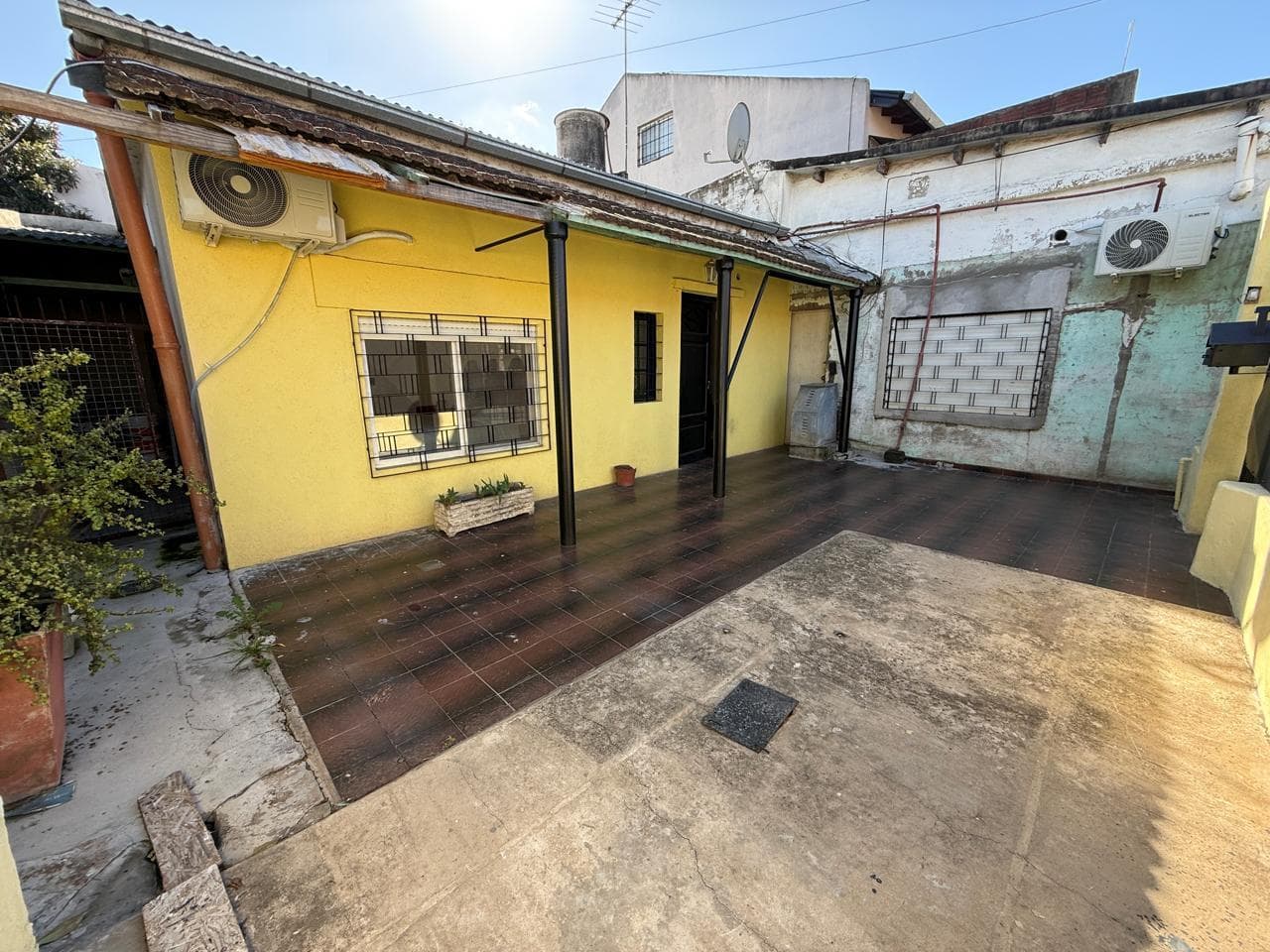 House for sale in Villa de Mayo, with or without rental income
