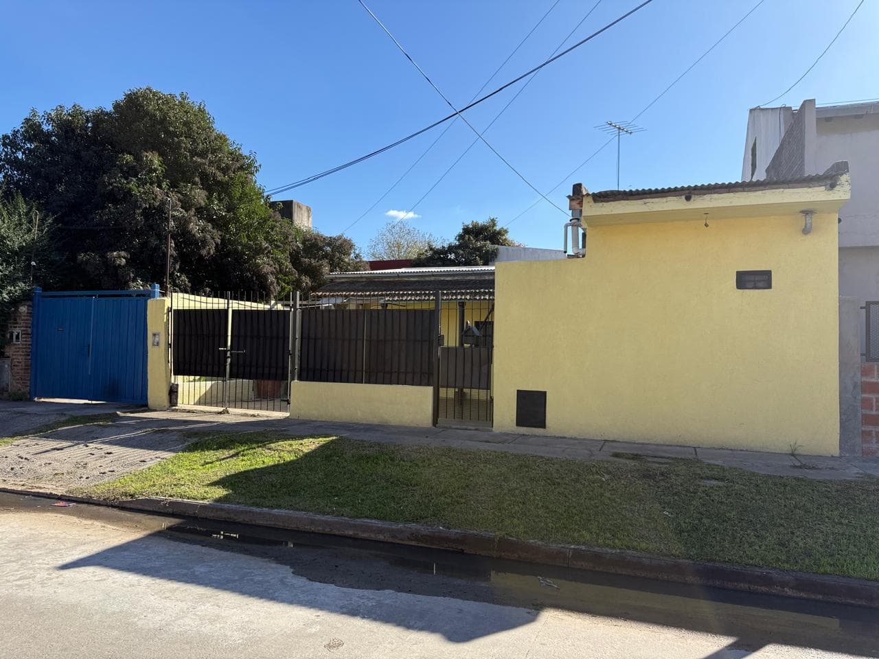 House for sale in Villa de Mayo, with or without rental income