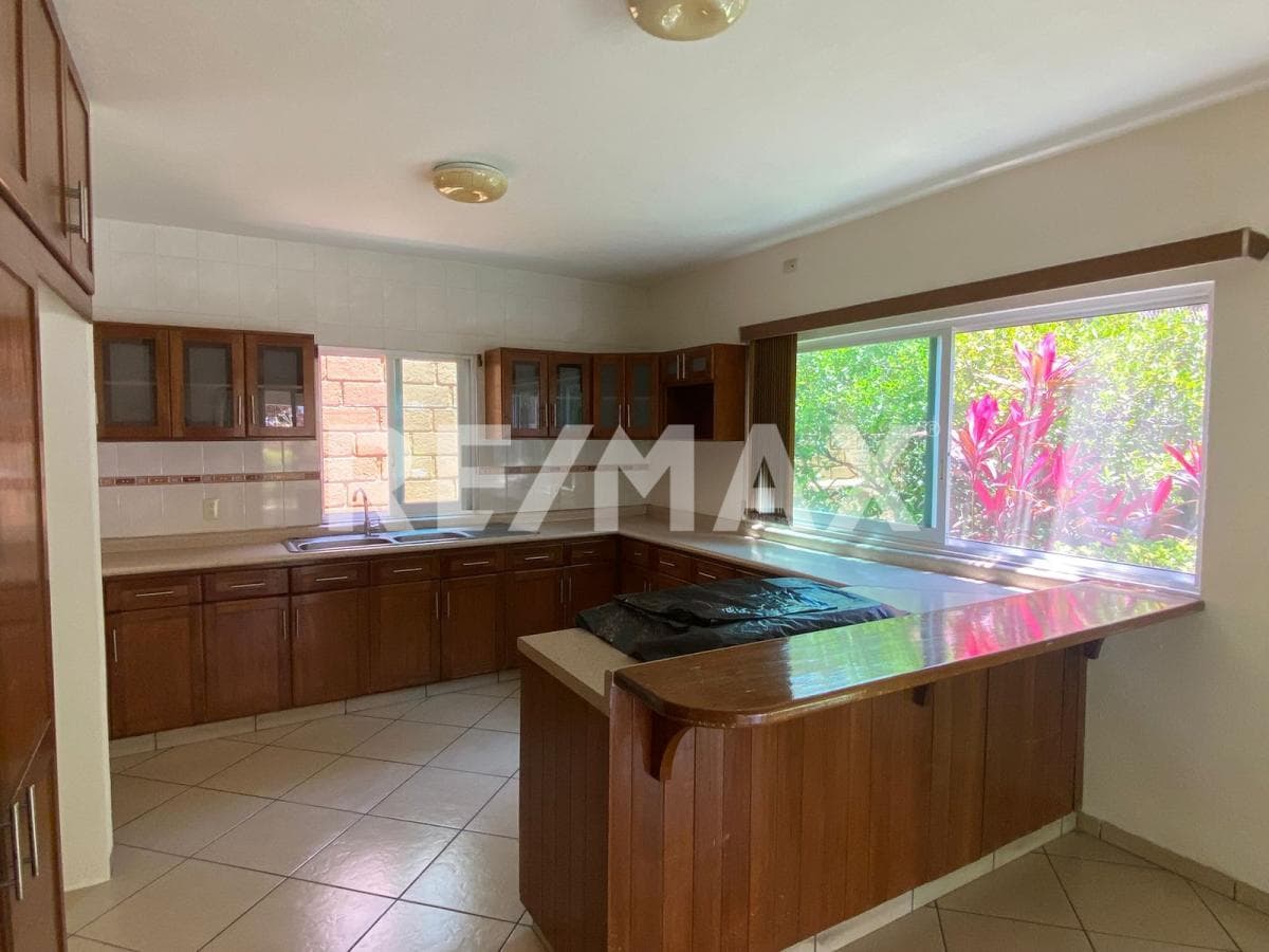 House for Sale in Morelos, Lomas de Cuernavaca