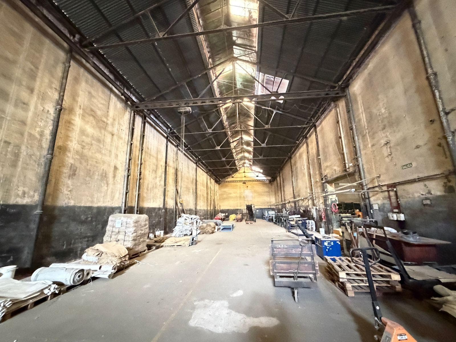 4-Warehouse Mixed-Use Storage Space for Rent in Parque Patricios, 930 cubic meters