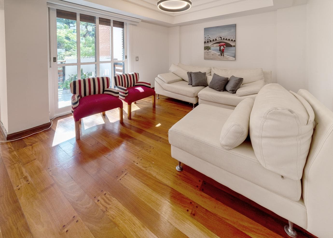 5-room apartment for sale with a guest quarters and two parking spaces in Caballito