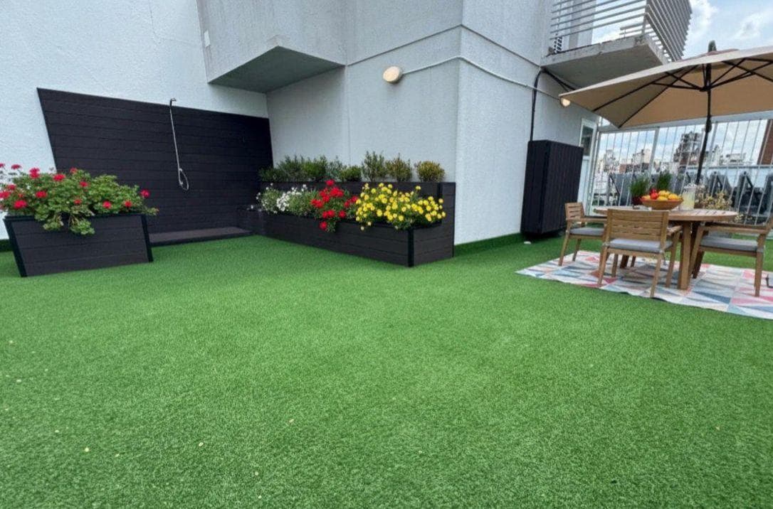 Ground-floor studio apartment for sale, suitable for commercial use