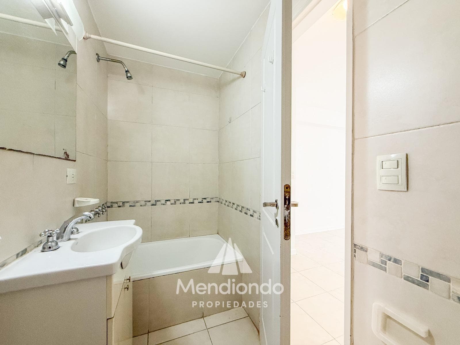 ALQ 24M! IMPECCABLE CTFE Apartment - DOWNTOWN AREA!!