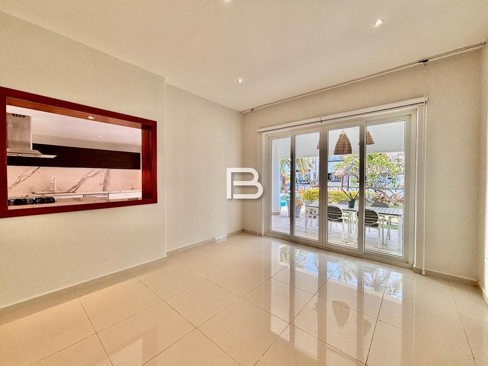 Isla Dorada: House for Sale with a Dock