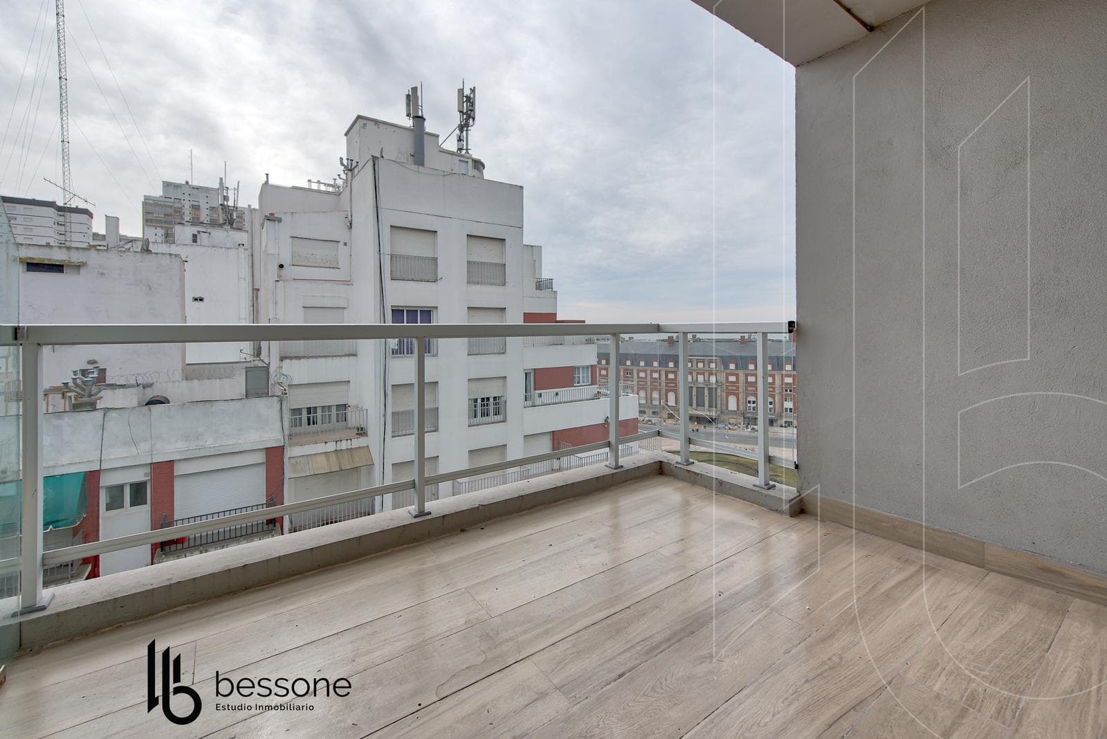 Apartment in Downtown