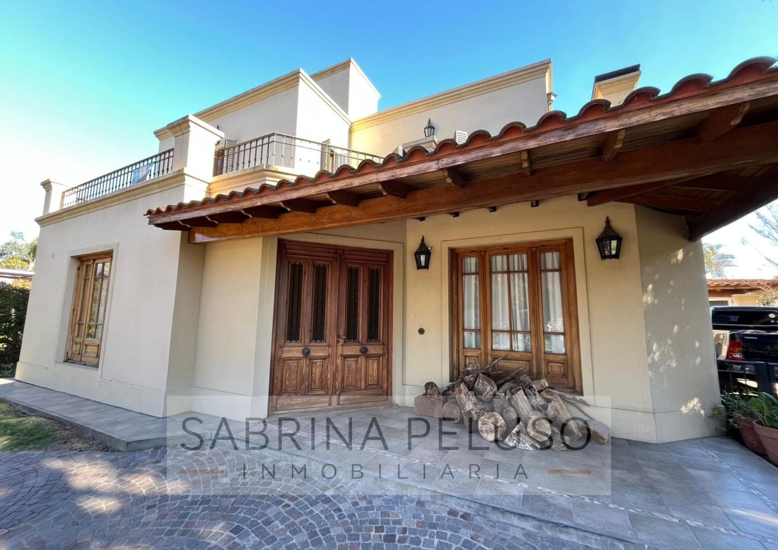 FOR SALE: 5-Bedroom House in the El Casco de Moreno Gated Community