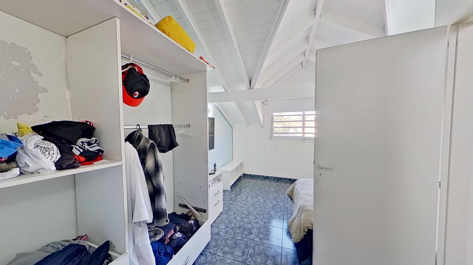 FOR SALE: Renovated 3-Bedroom House—Ideal for Living or a Business Venture in Quilmes Oeste