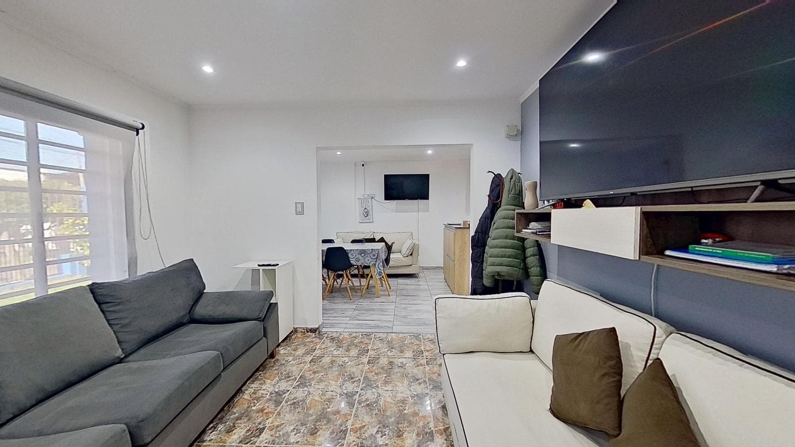 FOR SALE: Renovated 3-Bedroom House—Ideal for Living or a Business Venture in Quilmes Oeste