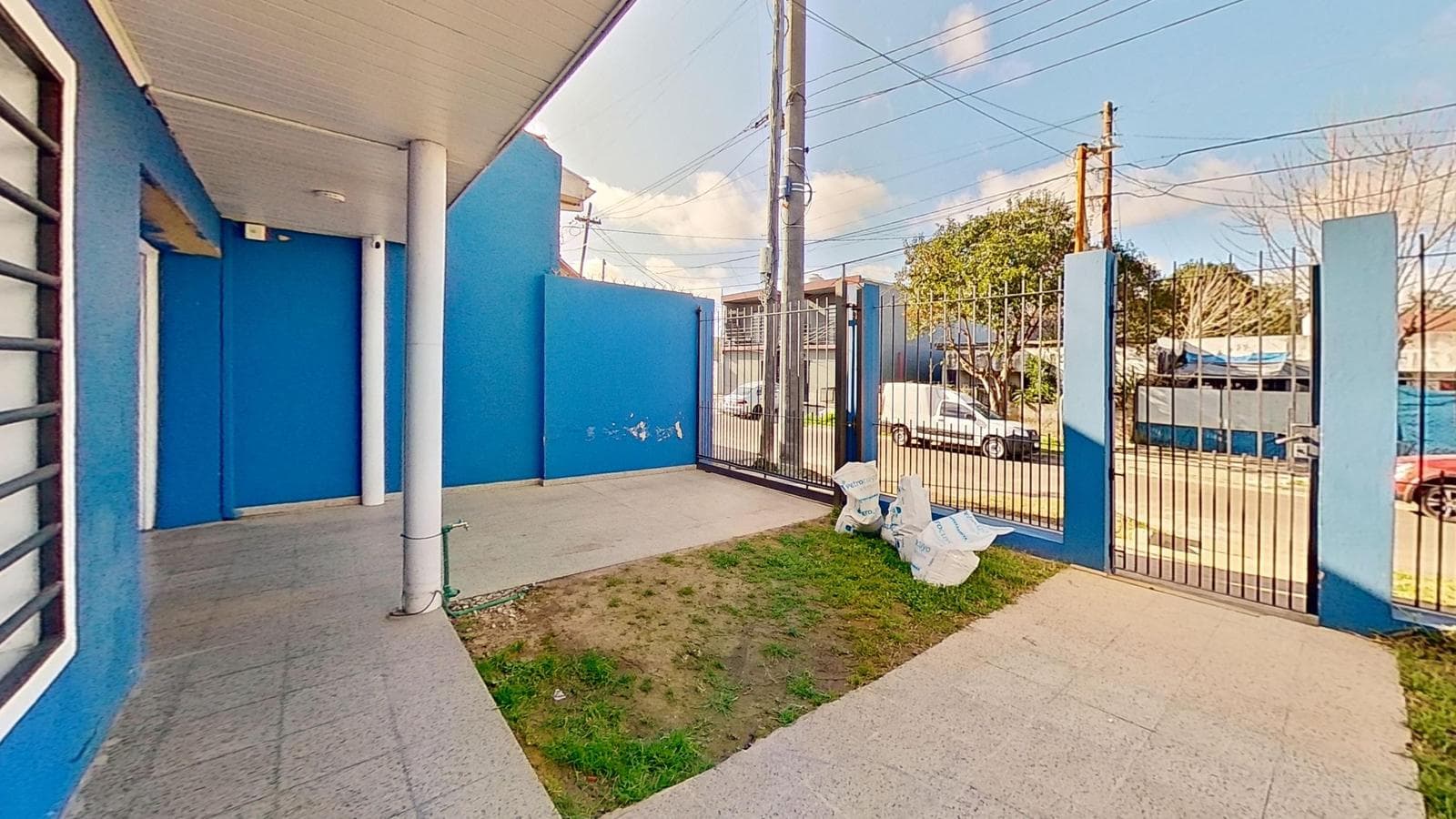 FOR SALE: Renovated 3-Bedroom House—Ideal for Living or a Business Venture in Quilmes Oeste