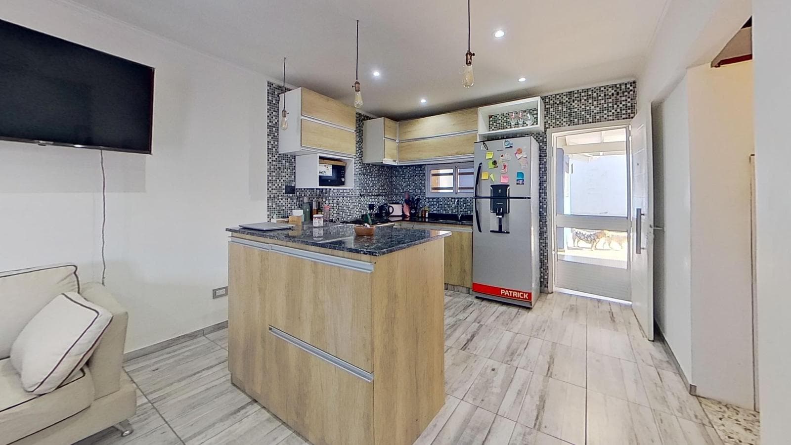 FOR SALE: Renovated 3-Bedroom House—Ideal for Living or a Business Venture in Quilmes Oeste