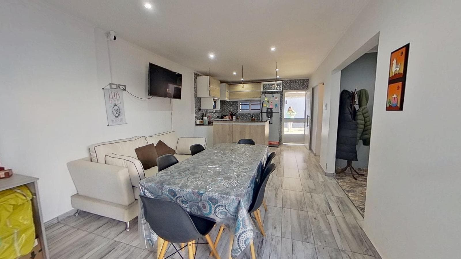 FOR SALE: Renovated 3-Bedroom House—Ideal for Living or a Business Venture in Quilmes Oeste