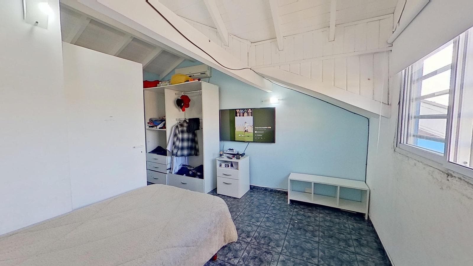 FOR SALE: Renovated 3-Bedroom House—Ideal for Living or a Business Venture in Quilmes Oeste
