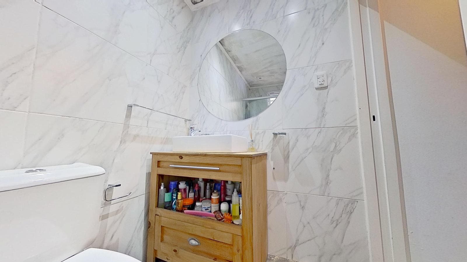 FOR SALE: Renovated 3-Bedroom House—Ideal for Living or a Business Venture in Quilmes Oeste