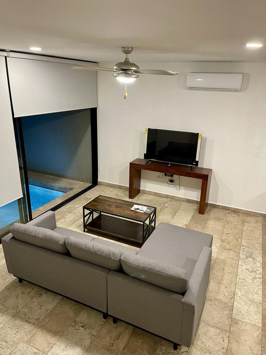Townhouse amueblado y equipado en renta en privada