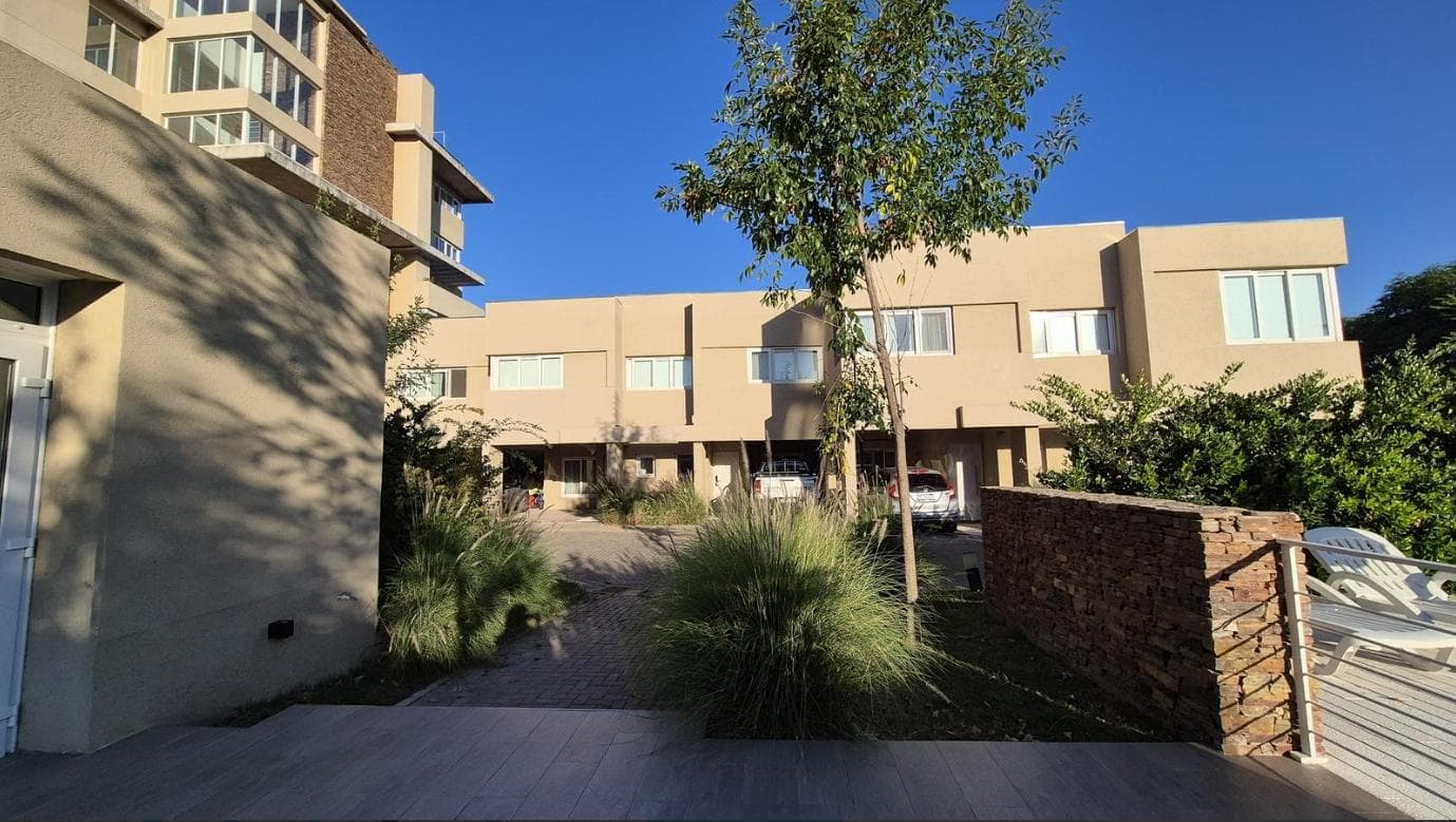 Duplex for sale with a garden in the El Palmar gated community, Nordelta. With a pool.